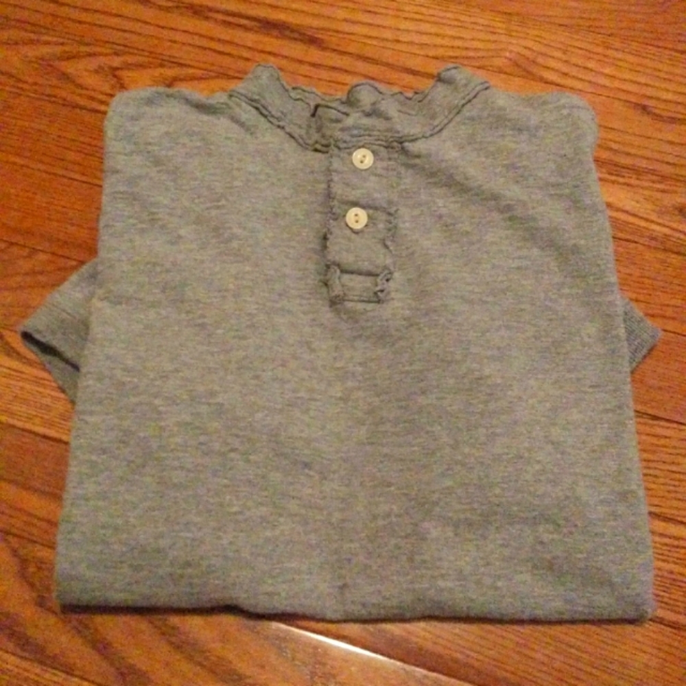 VGUC Atakoka Bay Short Sleeve Henley Men's Medium in Heather Gray